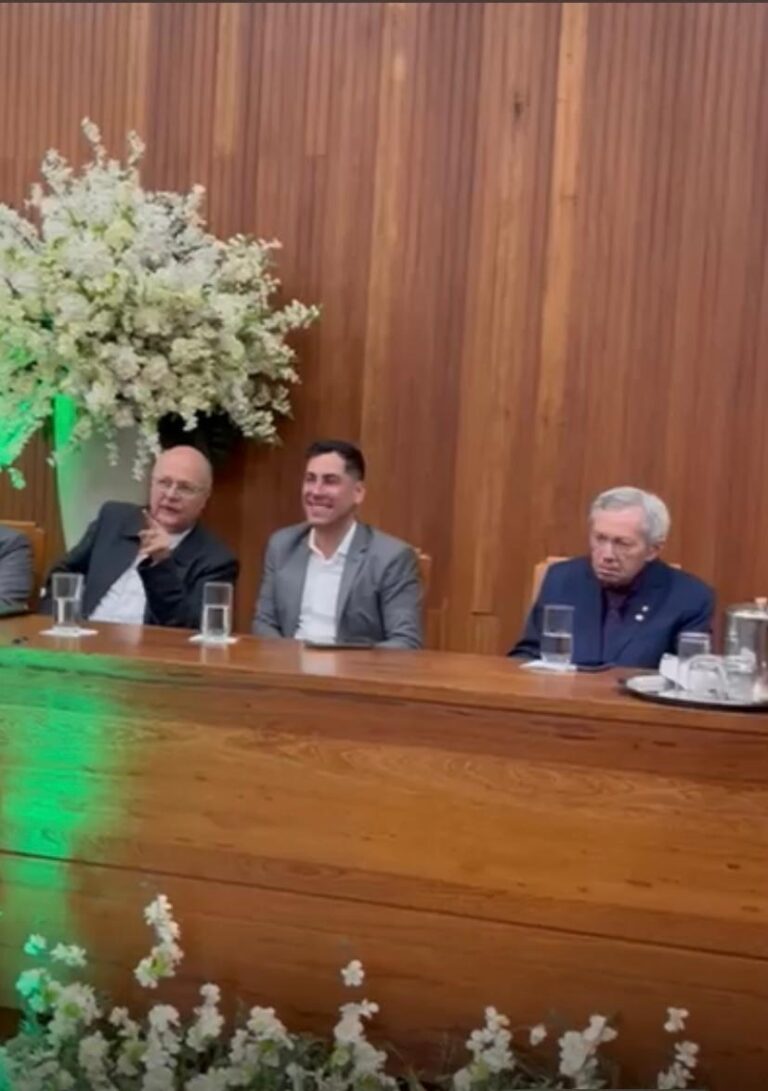 Deputado Lucas Lasmar prestigia comemoração do Dia do Legislativo Municipal em Curvelo