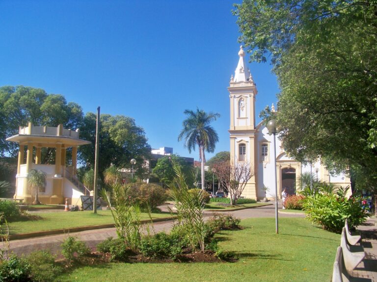 Curvelo comemora 149 anos com investimento recorde do deputado Lucas Lasmar